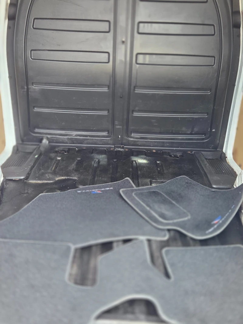 Ford Courier 1.5TDCi ЕURO 6 ОТЛИЧЕН, снимка 10 - Автомобили и джипове - 52493913