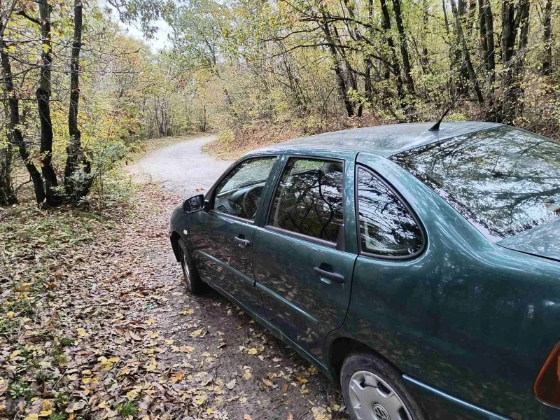 VW Polo Седан, снимка 2 - Автомобили и джипове - 53164150