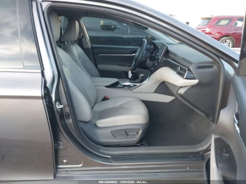 Toyota Camry XLE HYBRID , снимка 5 - Автомобили и джипове - 53364247