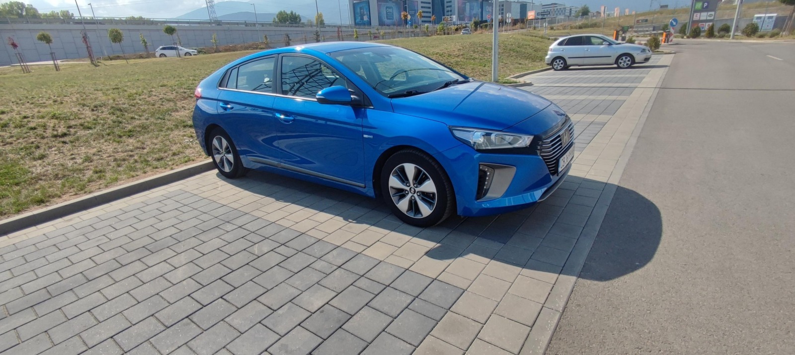 Hyundai Ioniq  - изображение 1