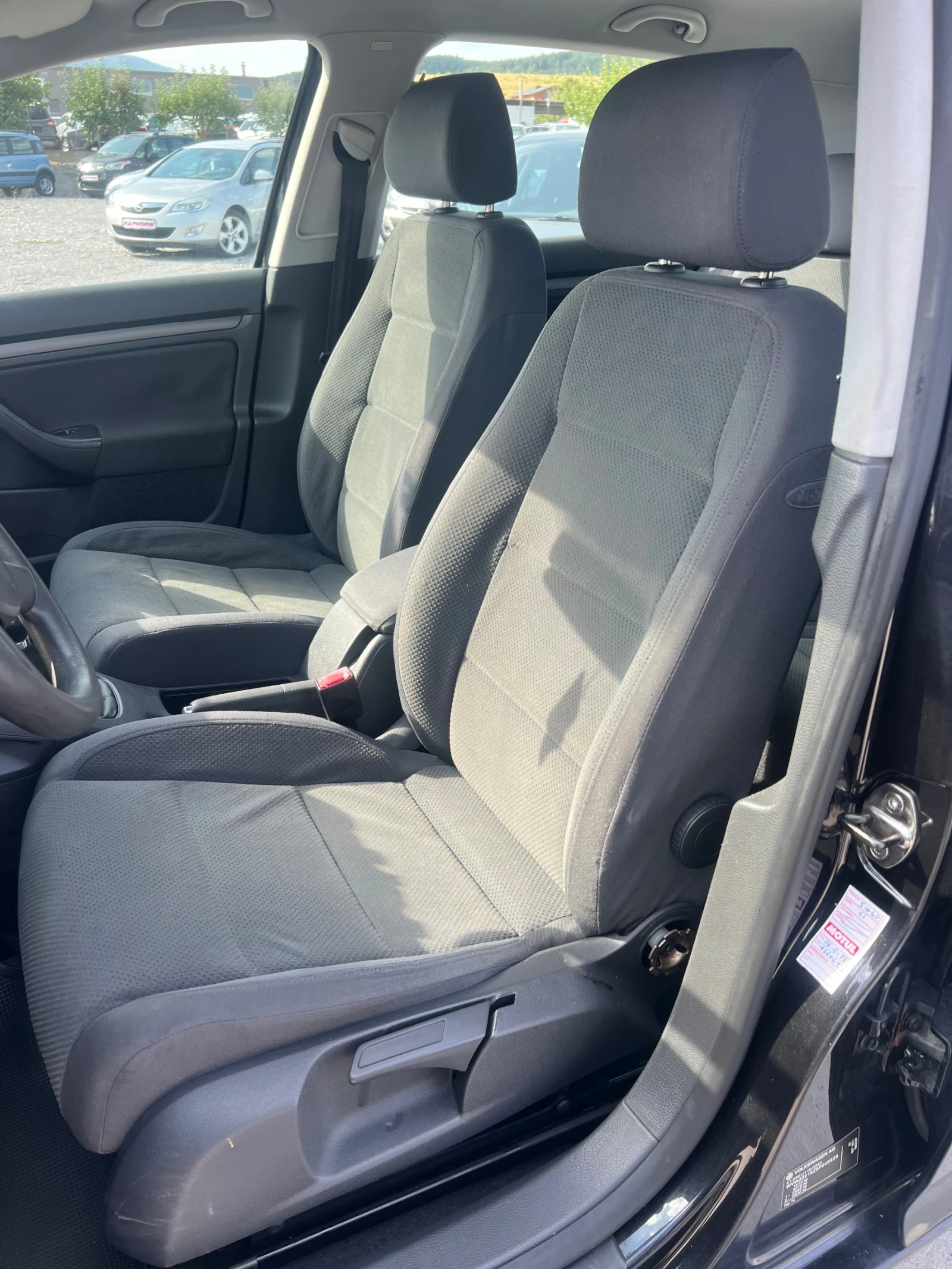 VW Golf 1.6FSI 166.000km!! | Mobile.bg — изображение 11