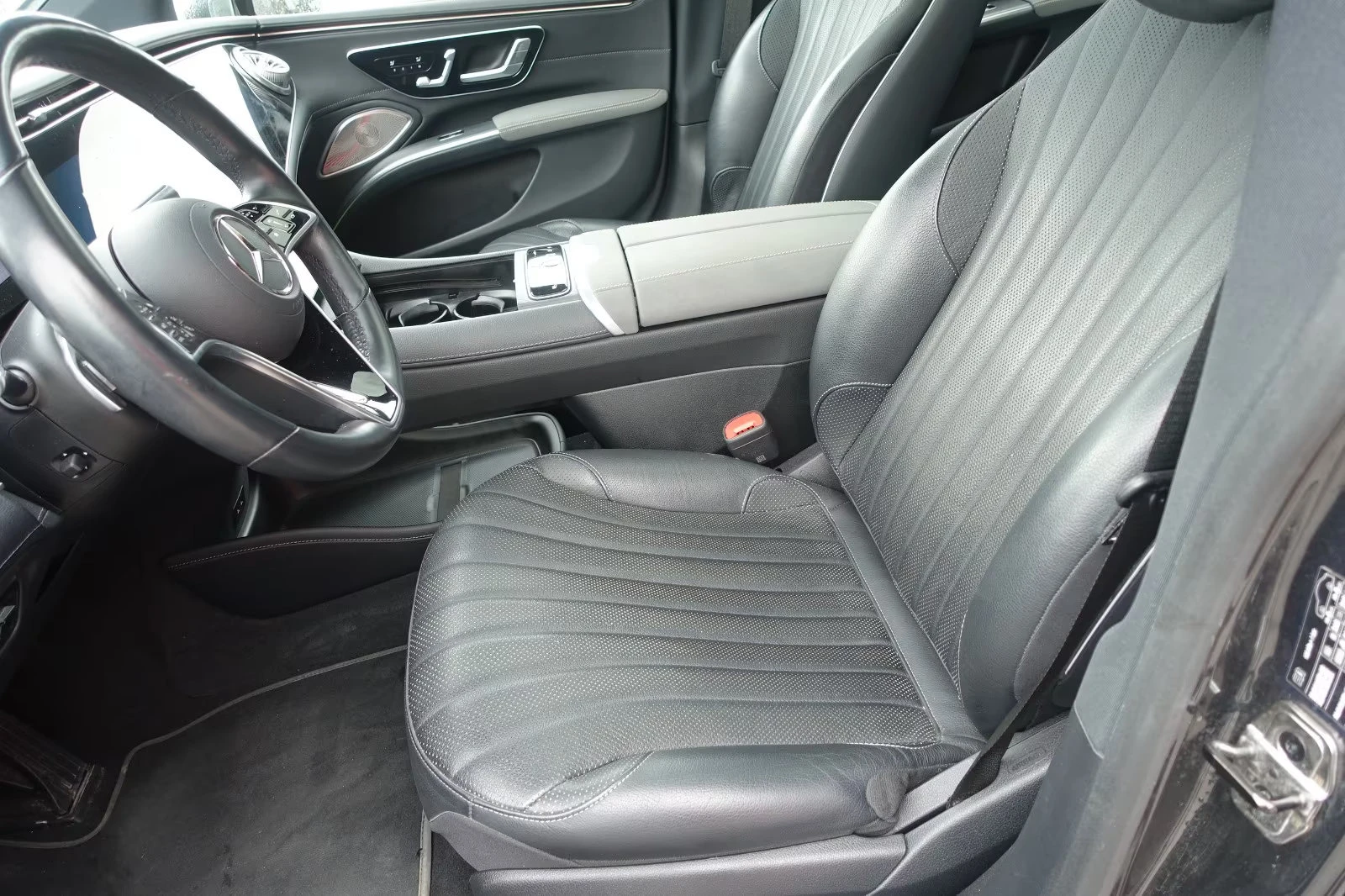 Mercedes-Benz EQS 580/4MATIC/523HP/PANO/BURM/MEMO/HUD/360/339g - изображение 8