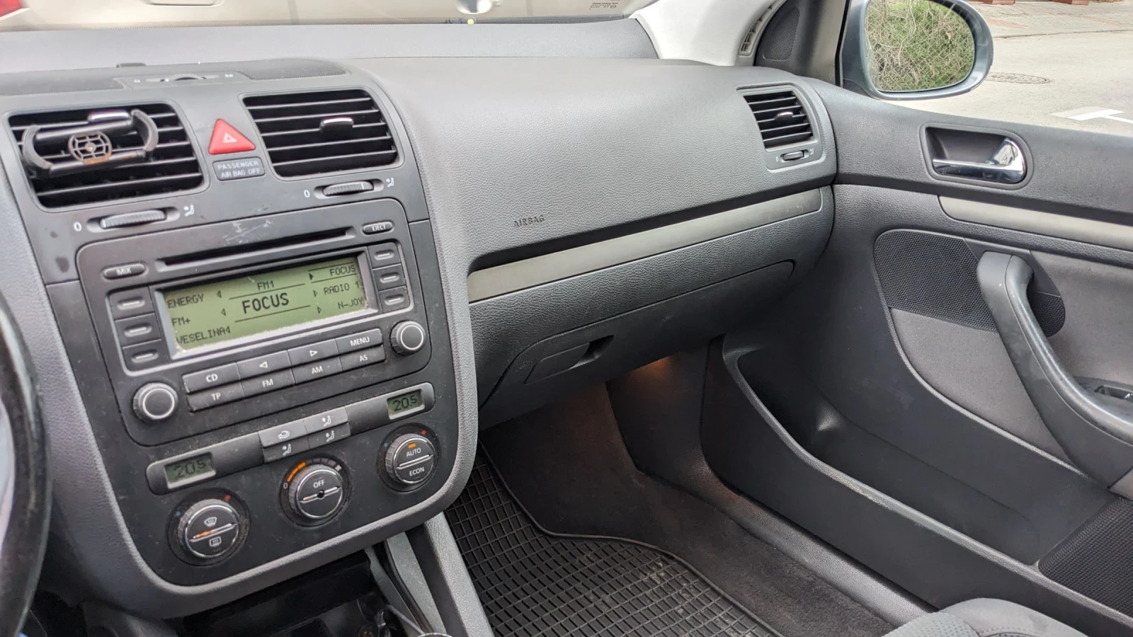 VW Golf MK 5 16V, снимка 7 - Автомобили и джипове - 53822122