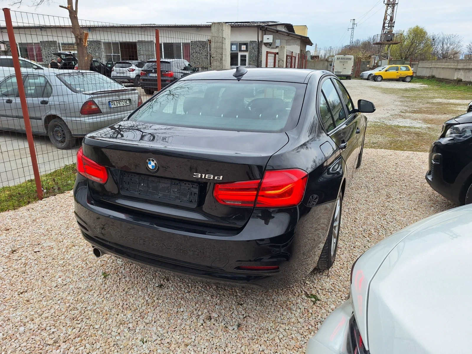 BMW 318 D* ФЕЙСЛИФТ/АВТОМАТИК-8ск/НАВИГАЦИЯ/PDC/2017г* , снимка 4 - Автомобили и джипове - 53944863