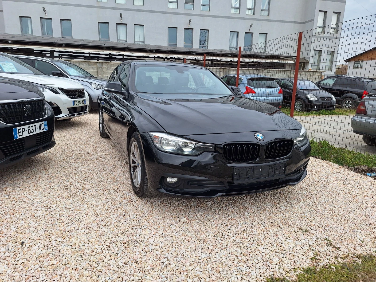 BMW 318 D* ФЕЙСЛИФТ/АВТОМАТИК-8ск/НАВИГАЦИЯ/PDC/2017г* , снимка 7 - Автомобили и джипове - 53944863