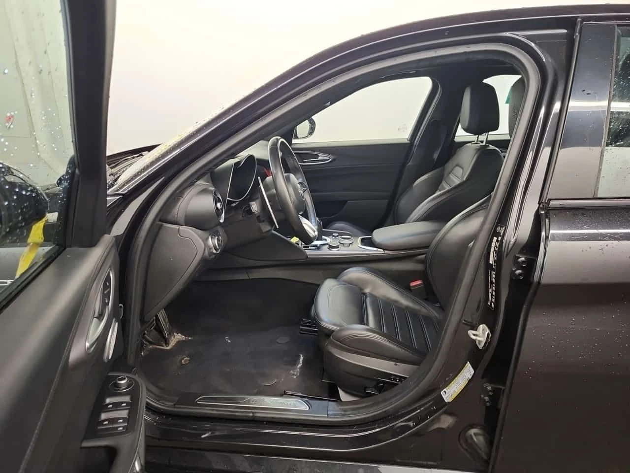 Alfa Romeo Giulia VELOCE /CARFAX/Дистроник/Шито табло/Пано/Подгрев/, снимка 8 - Автомобили и джипове - 53983261