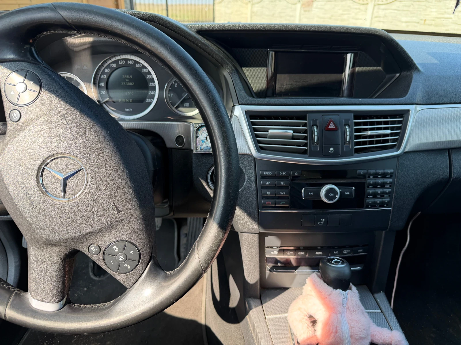 Mercedes-Benz E 220, снимка 2 - Автомобили и джипове - 55267993