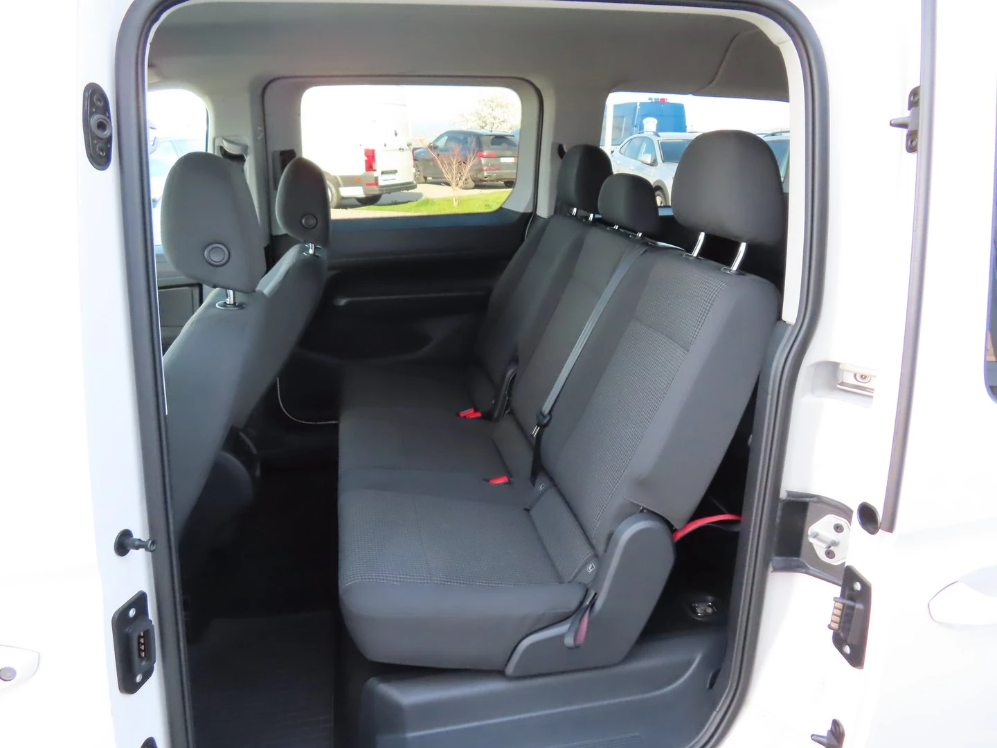 VW Caddy | Mobile.bg � ����������� 12