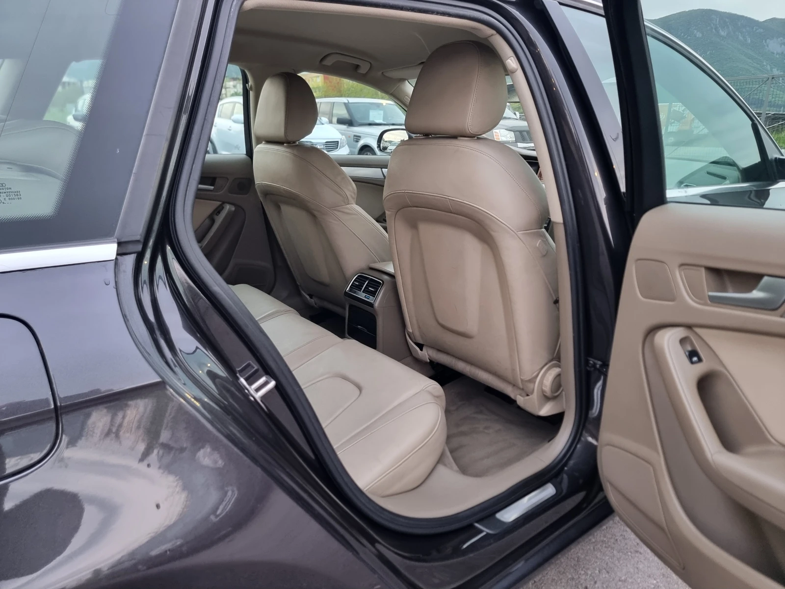 Audi A4 2.0TDI QUATTRO, снимка 13 - Автомобили и джипове - 54366815