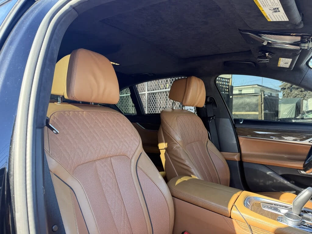 BMW 750 xDrive* АвтоКредит* (Цена до БГ) , снимка 11 - Автомобили и джипове - 54455826