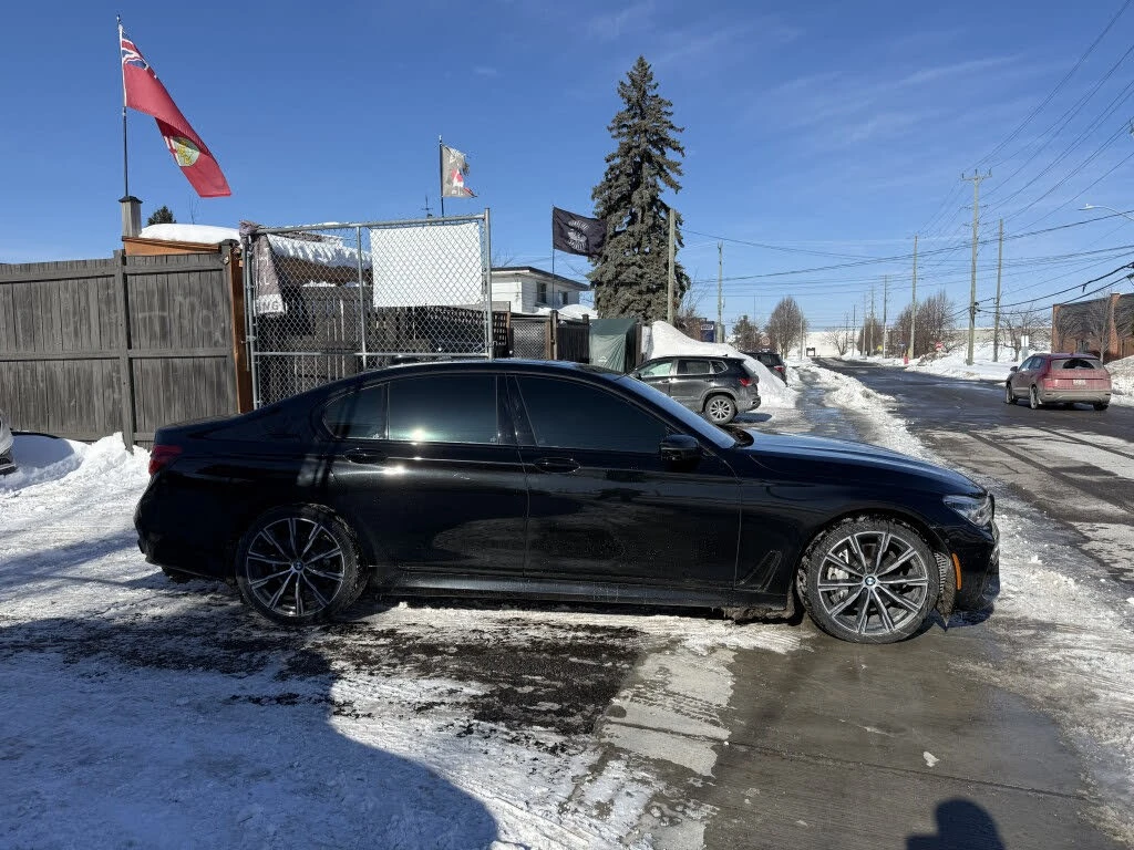 BMW 750 xDrive* АвтоКредит* (Цена до БГ) , снимка 2 - Автомобили и джипове - 54455826