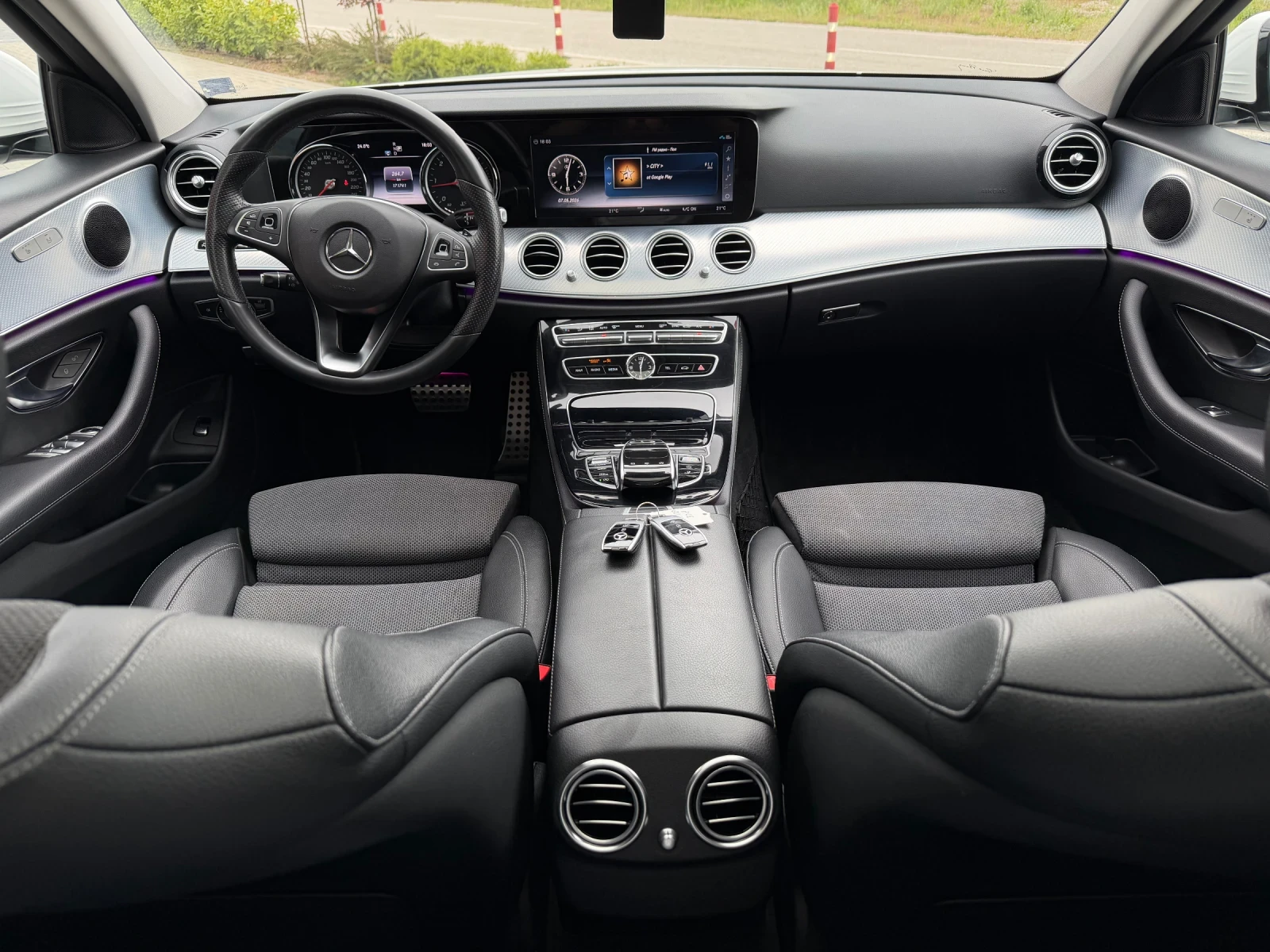 Mercedes-Benz E 220 Нави/Панорама/Сервизна история/4MATIC, снимка 11 - Автомобили и джипове - 54478689