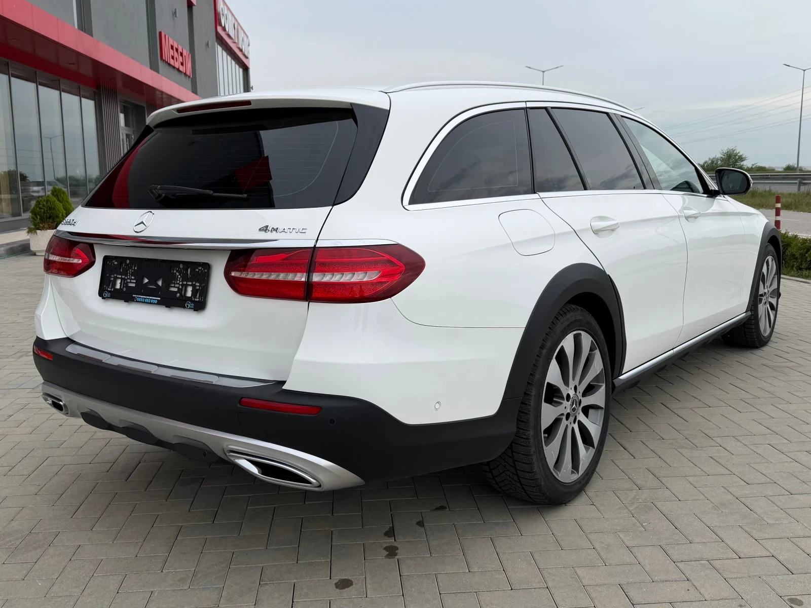 Mercedes-Benz E 220 Нави/Панорама/Сервизна история/4MATIC, снимка 5 - Автомобили и джипове - 54478689
