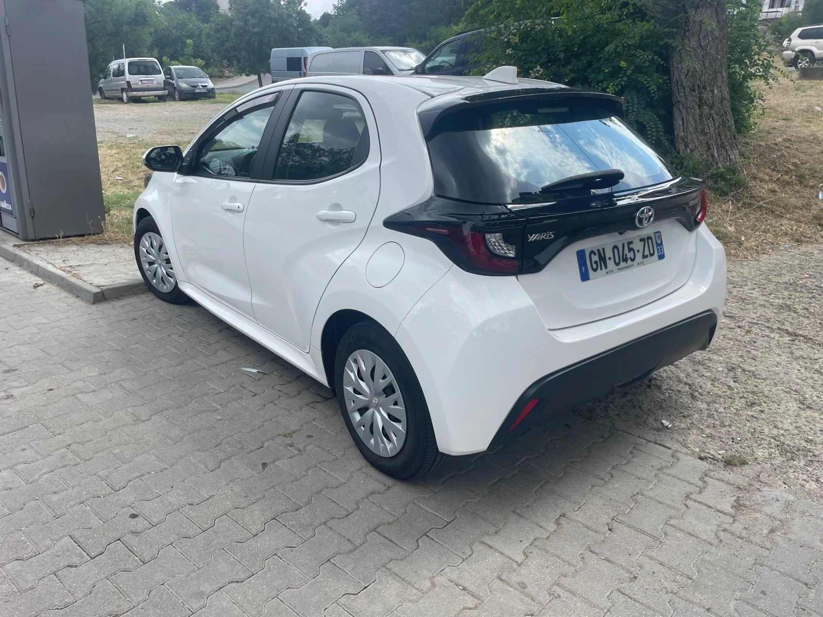 Toyota Yaris 1, 5 benzin Hybrid , снимка 5 - Автомобили и джипове - 55146015