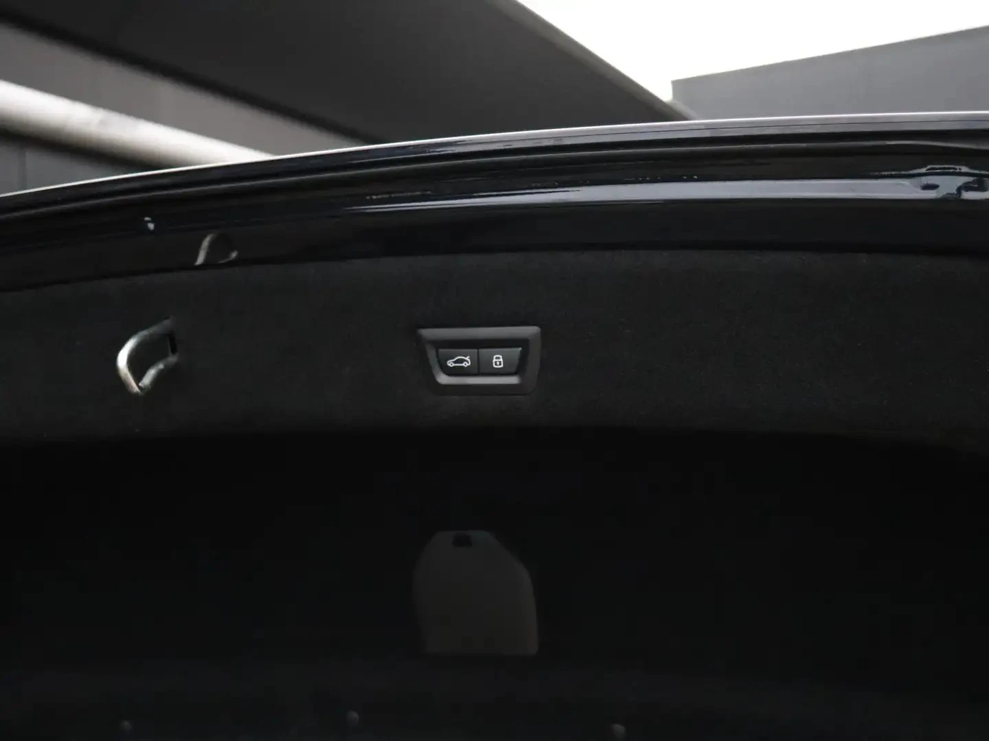 BMW 750 e-Hybrid xDrive M-Sport, снимка 12 - Автомобили и джипове - 54878952