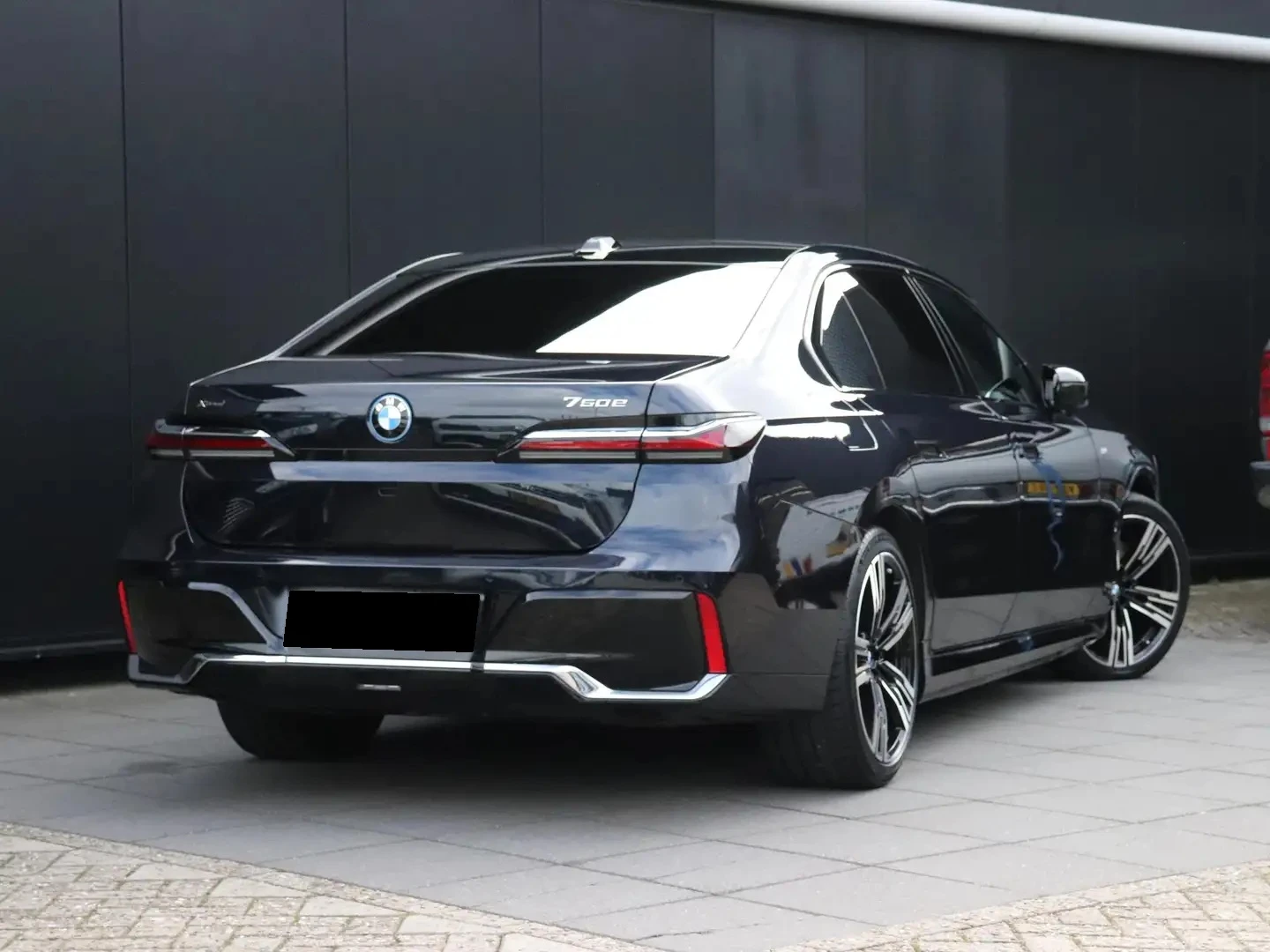 BMW 750 e-Hybrid xDrive M-Sport, снимка 3 - Автомобили и джипове - 54878952