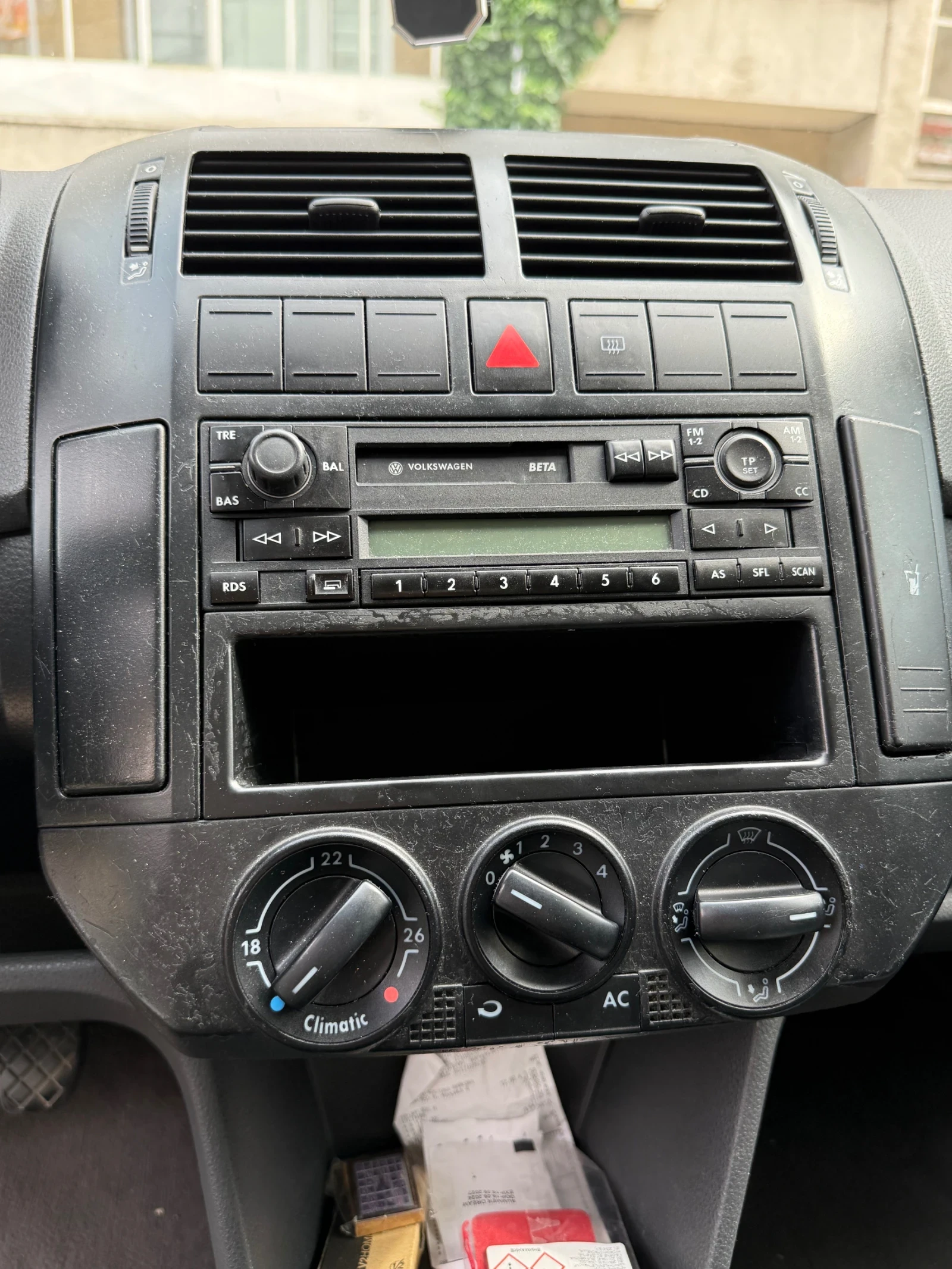 VW Polo 1.4 - Газ/Бензин, снимка 10 - Автомобили и джипове - 55086470