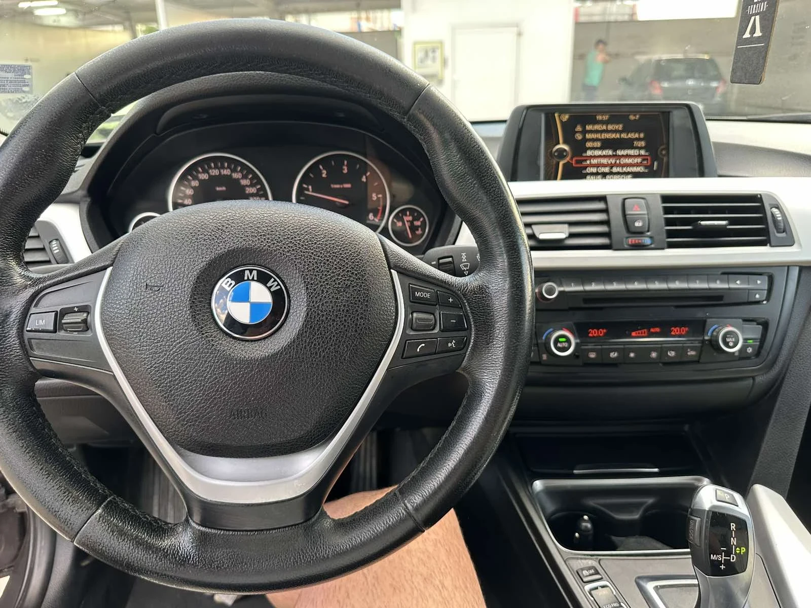 BMW 320, снимка 11 - Автомобили и джипове - 55177960