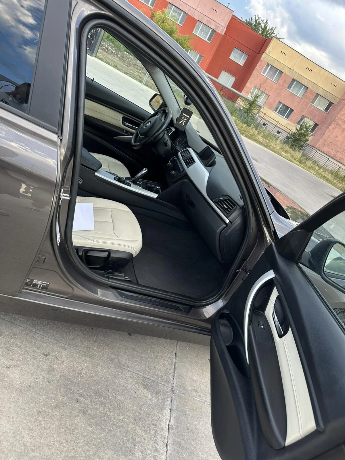 BMW 320, снимка 9 - Автомобили и джипове - 55177960