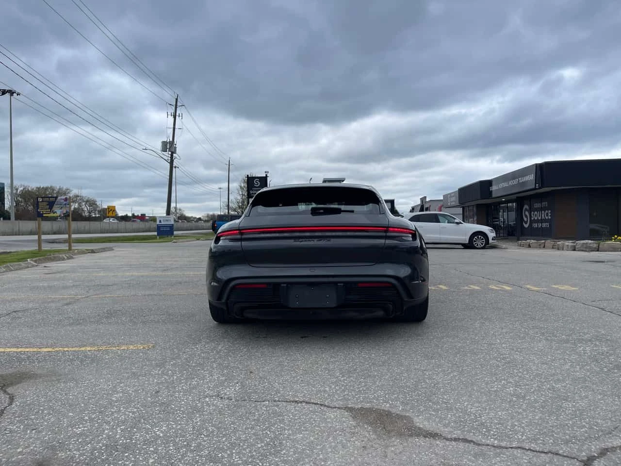 Porsche Taycan GTS SPORT TURISMO * ДИСТРОНИК* 360 КАМЕРА* , снимка 5 - Автомобили и джипове - 55254996