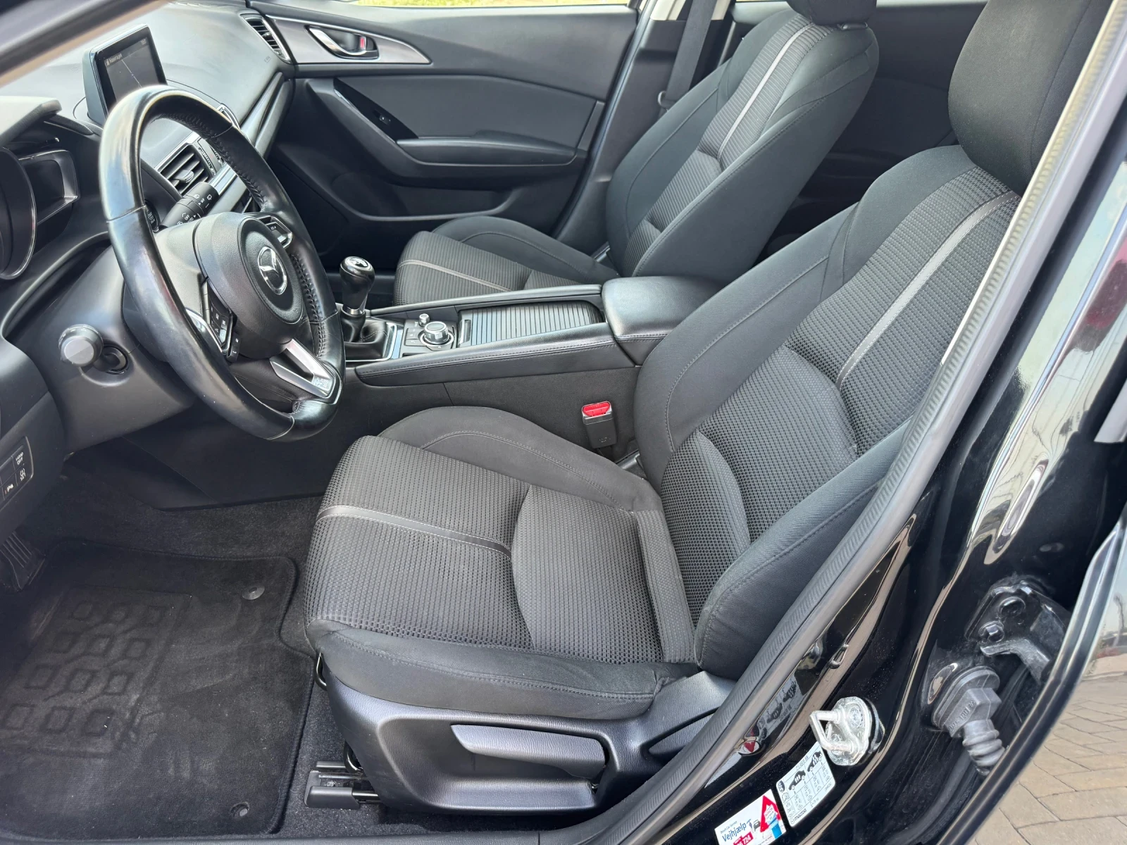 Mazda 3 2.2D / FACELIFT / NAVI / CAMERA / KEYLESS, снимка 10 - Автомобили и джипове - 55660113