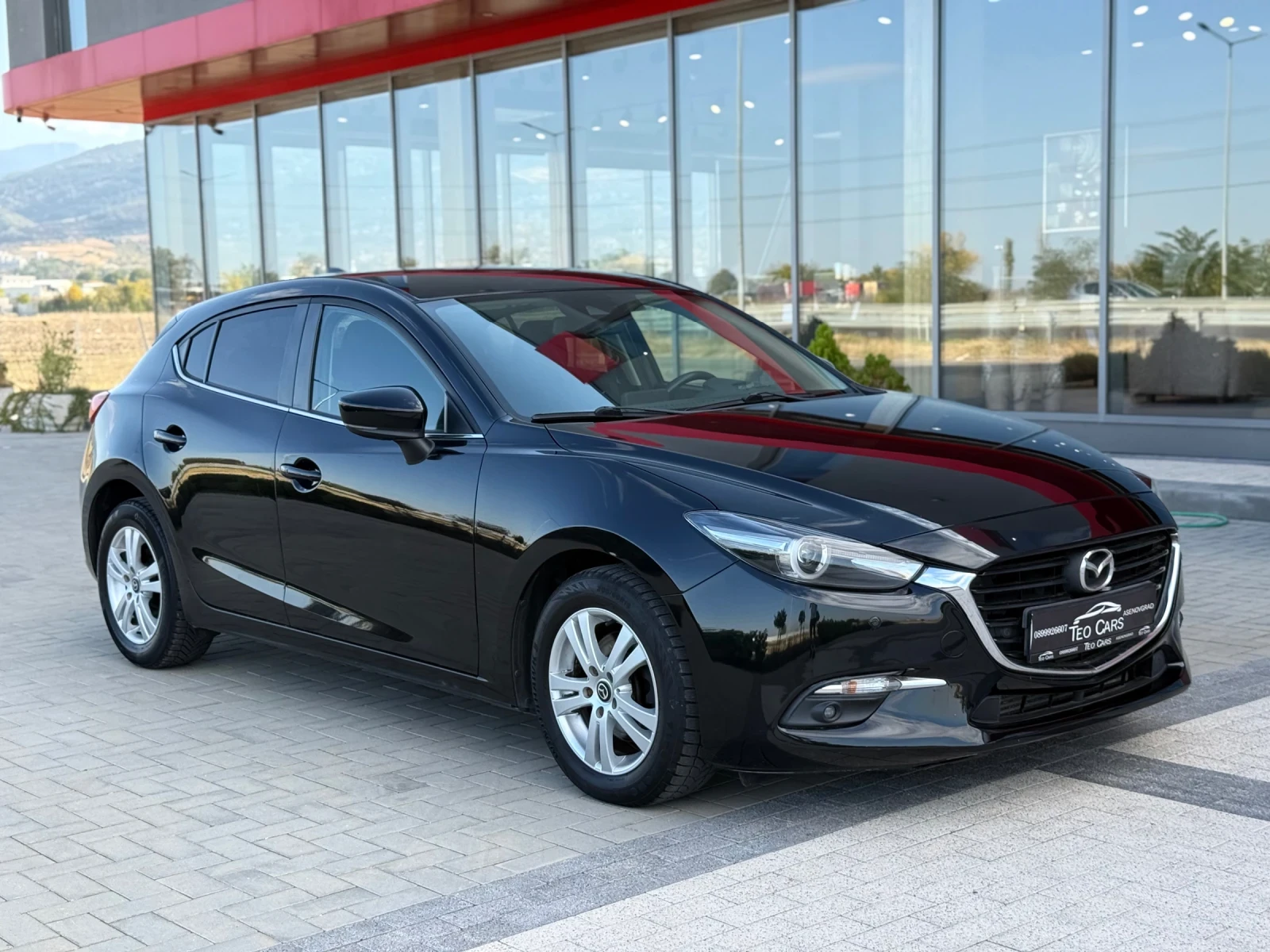 Mazda 3 2.2D / FACELIFT / NAVI / CAMERA / KEYLESS, снимка 3 - Автомобили и джипове - 55660113