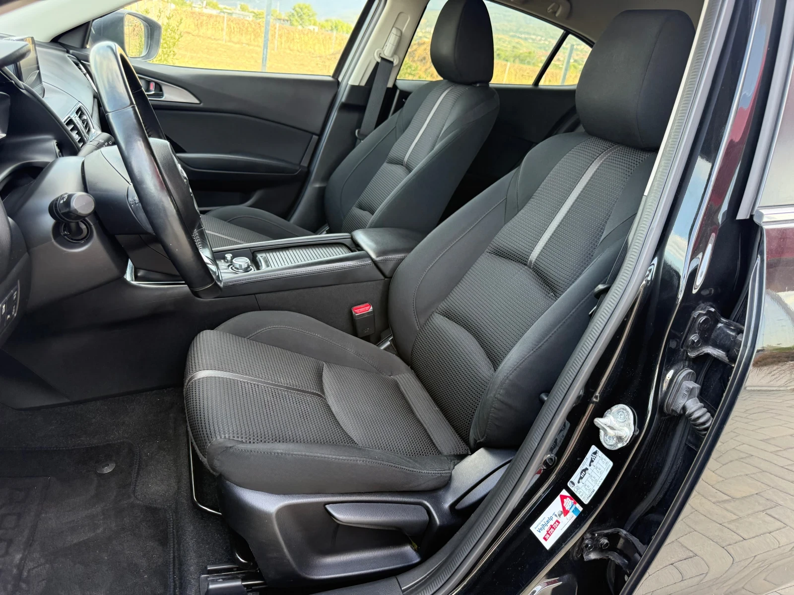 Mazda 3 2.2D / FACELIFT / NAVI / CAMERA / KEYLESS, снимка 10 - Автомобили и джипове - 55660113
