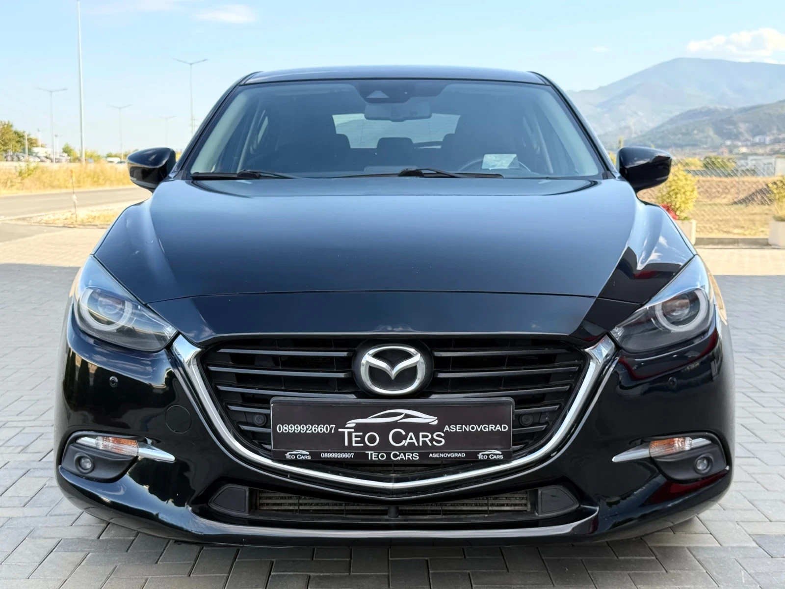 Mazda 3 2.2D / FACELIFT / NAVI / CAMERA / KEYLESS, снимка 2 - Автомобили и джипове - 55660113