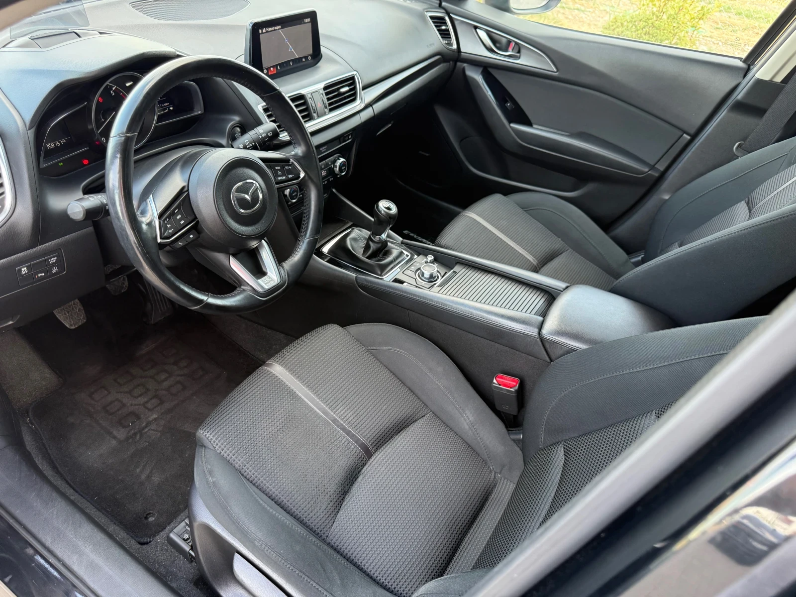Mazda 3 2.2D / FACELIFT / NAVI / CAMERA / KEYLESS, снимка 9 - Автомобили и джипове - 55660113