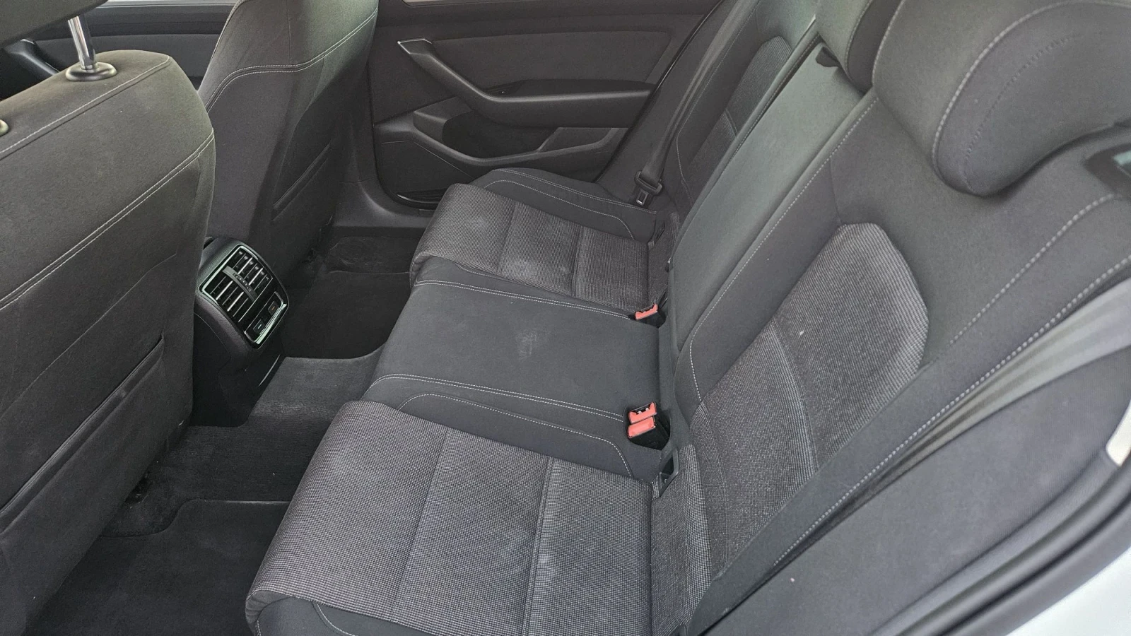 VW Passat 1.6 TDI..AUTOMATIC  DSG, снимка 8 - Автомобили и джипове - 55685570