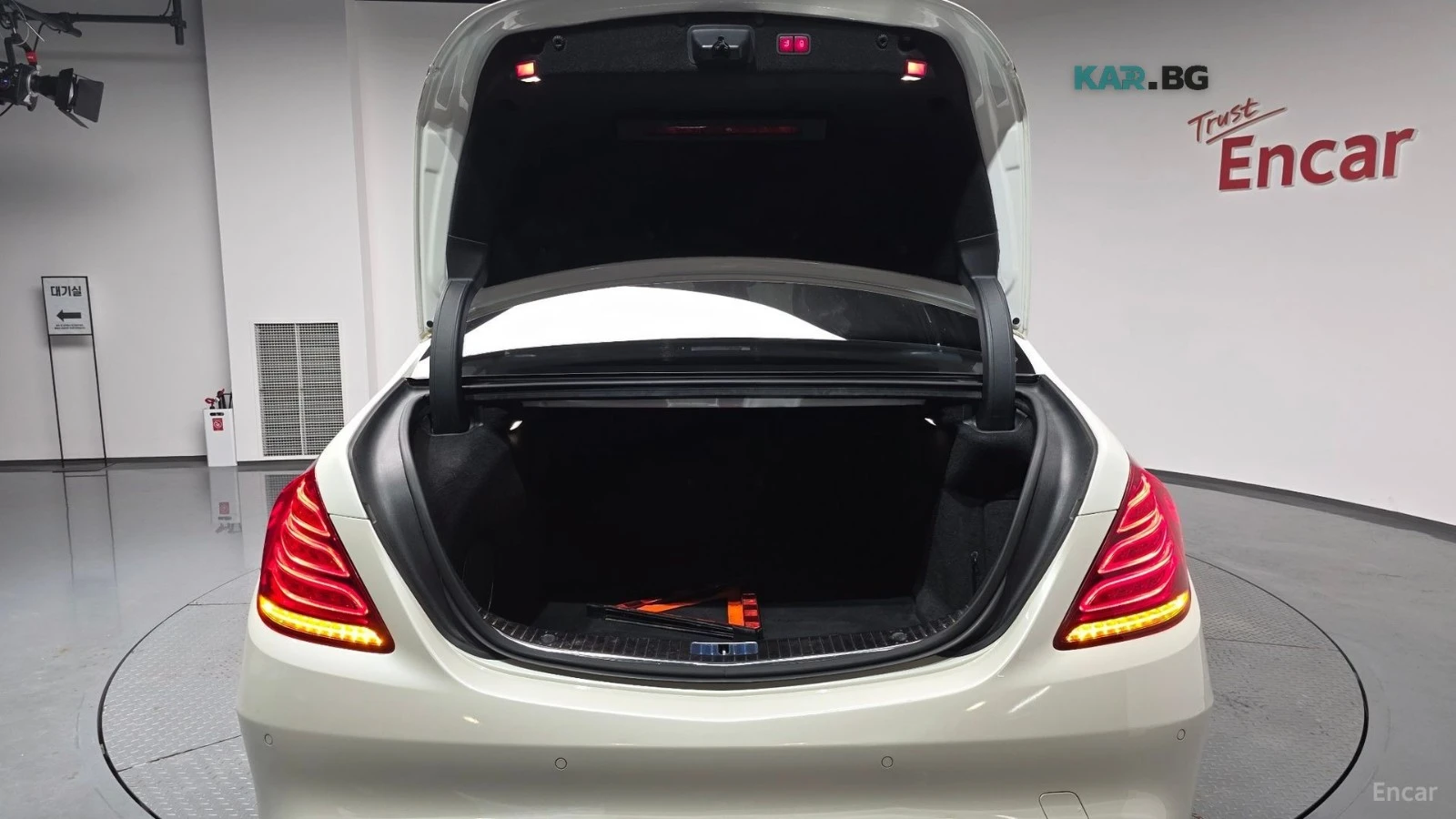 Mercedes-Benz S 63 AMG 4MATIC* 360* КОЖА* ОБДУХ* НАВИ* ПАНО, снимка 16 - Автомобили и джипове - 55843831