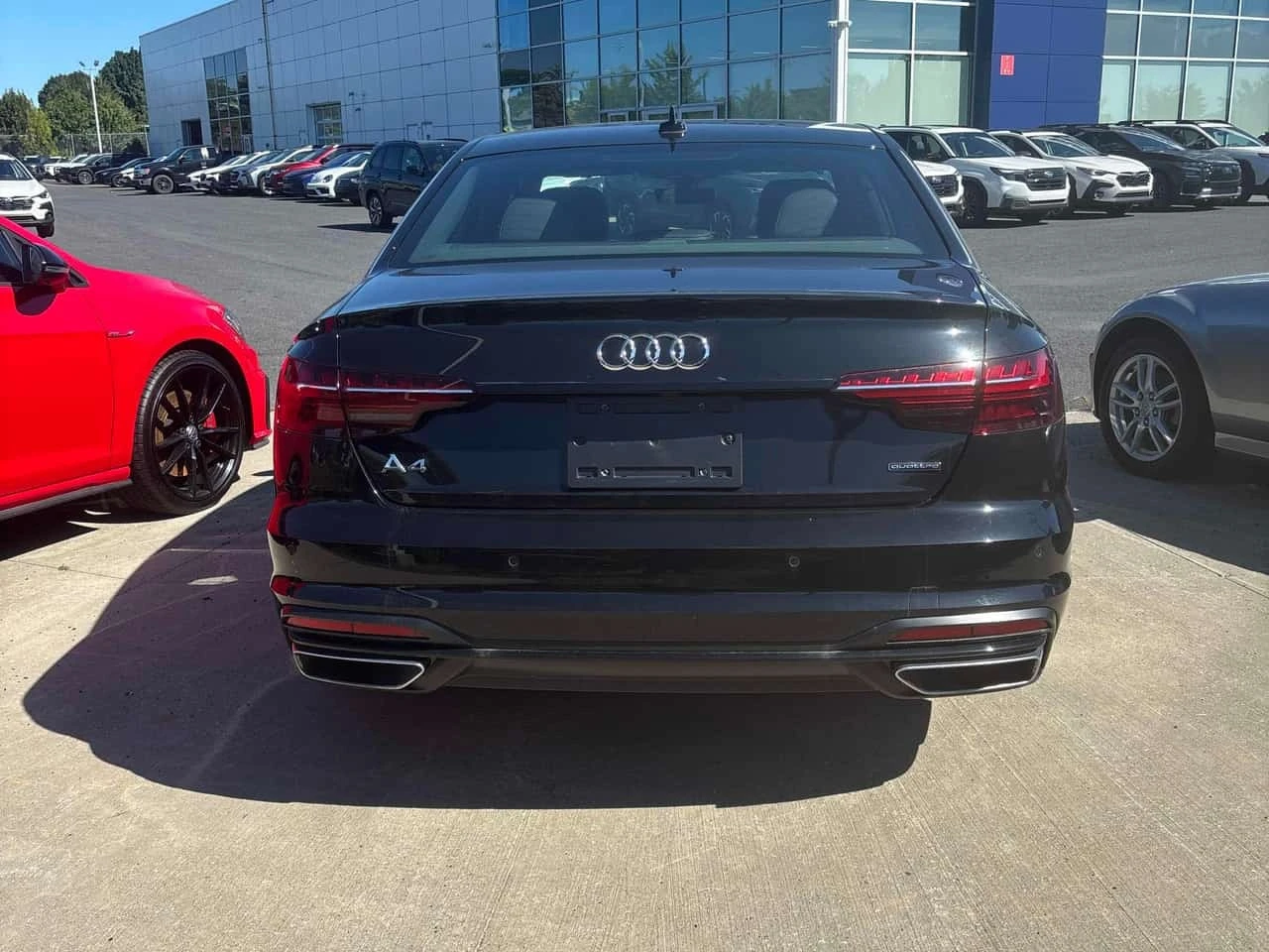 Audi A4 Komfort / Distronic / Carfax / Автокредит , снимка 4 - Автомобили и джипове - 56168879