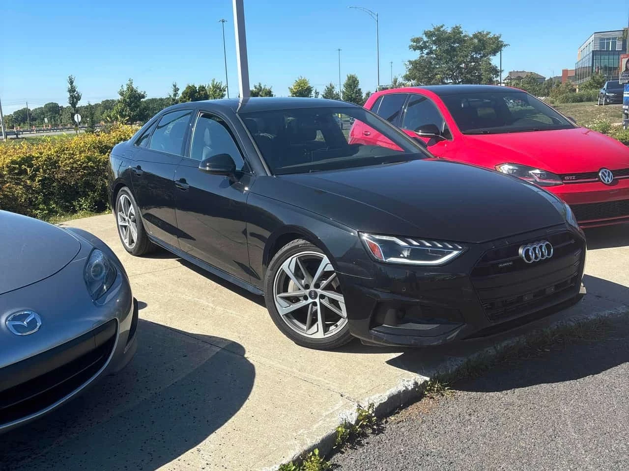 Audi A4 Komfort / Distronic / Carfax / Автокредит , снимка 3 - Автомобили и джипове - 56168879