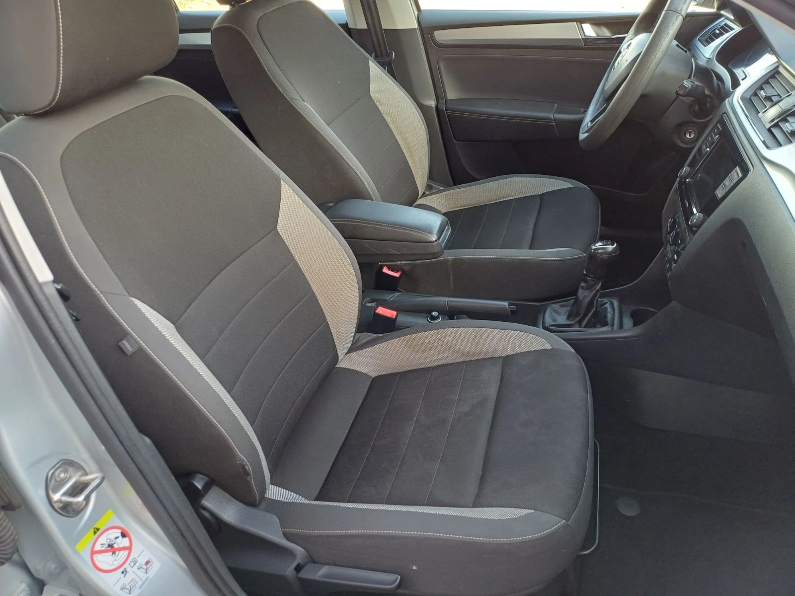 Skoda Rapid 1.6TDI Spaceback Facelift, снимка 14 - Автомобили и джипове - 56559737