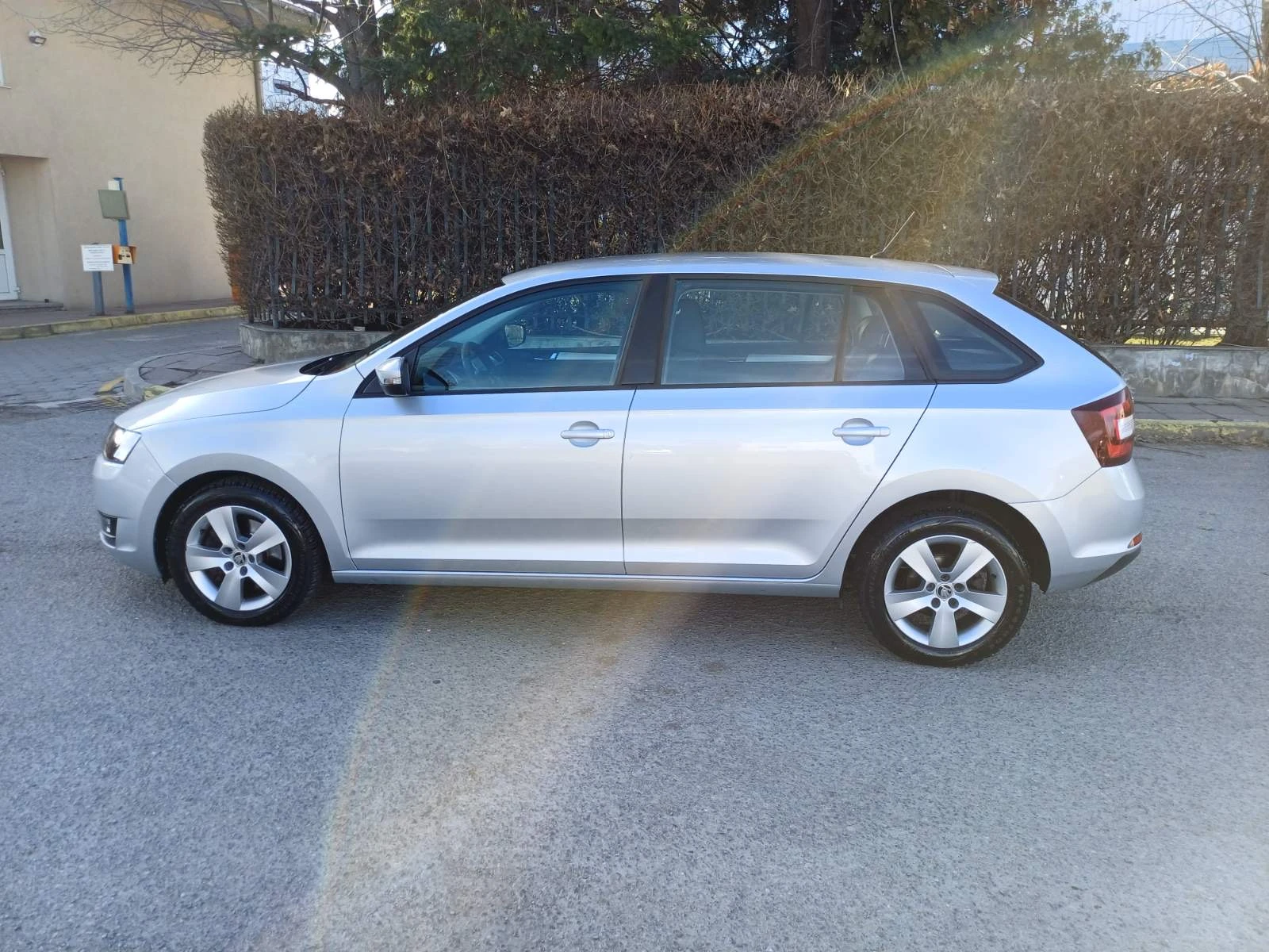 Skoda Rapid 1.6TDI Spaceback Facelift, снимка 4 - Автомобили и джипове - 56559737