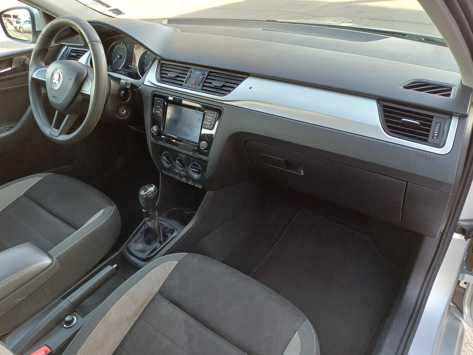 Skoda Rapid 1.6TDI Spaceback Facelift, снимка 13 - Автомобили и джипове - 56559737