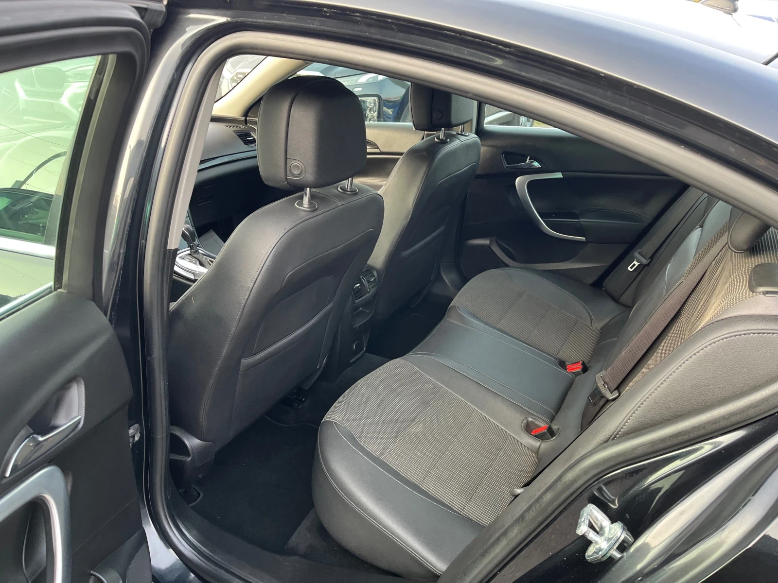 Opel Insignia 2.0 cdti avtomat, снимка 11 - Автомобили и джипове - 56632197