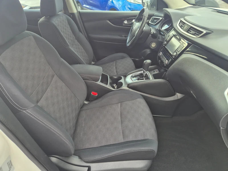 Nissan Qashqai 1.6 DCi Auto!!!, снимка 8 - Автомобили и джипове - 48080717