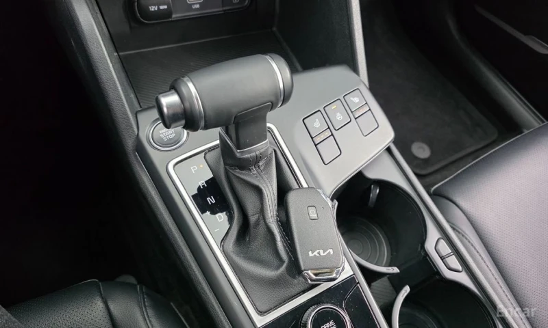 Kia Sportage, снимка 9 - Автомобили и джипове - 53122617