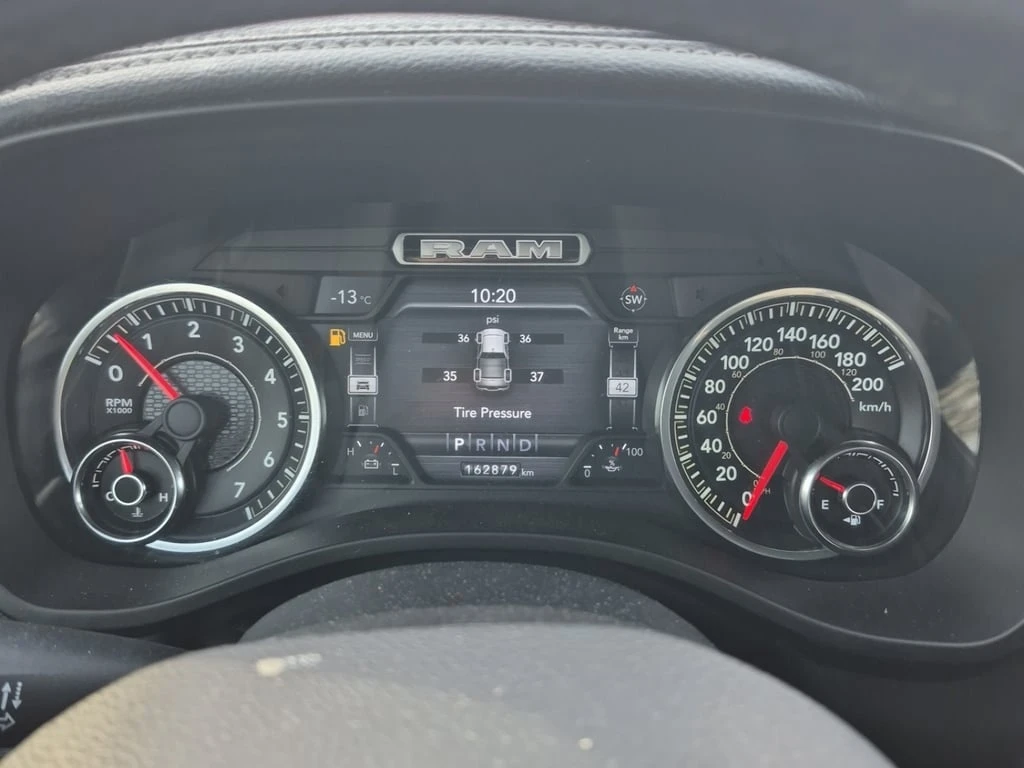 Dodge RAM 1500 * SPORT CREW CAB SHORT BED * CARFAX * БЕЗ ПЪРВОНАЧ - изображение 9