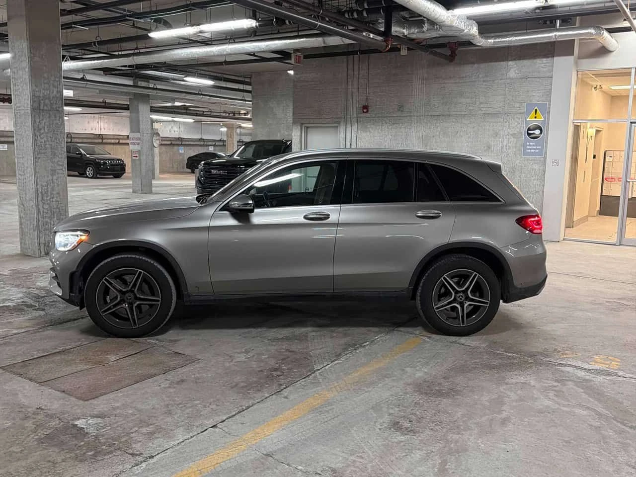 Mercedes-Benz GLC 300 4MATIC * AMG PACK* 360 КАМЕРА* АМБИЕНТНО* ПАНОРАМА - изображение 4