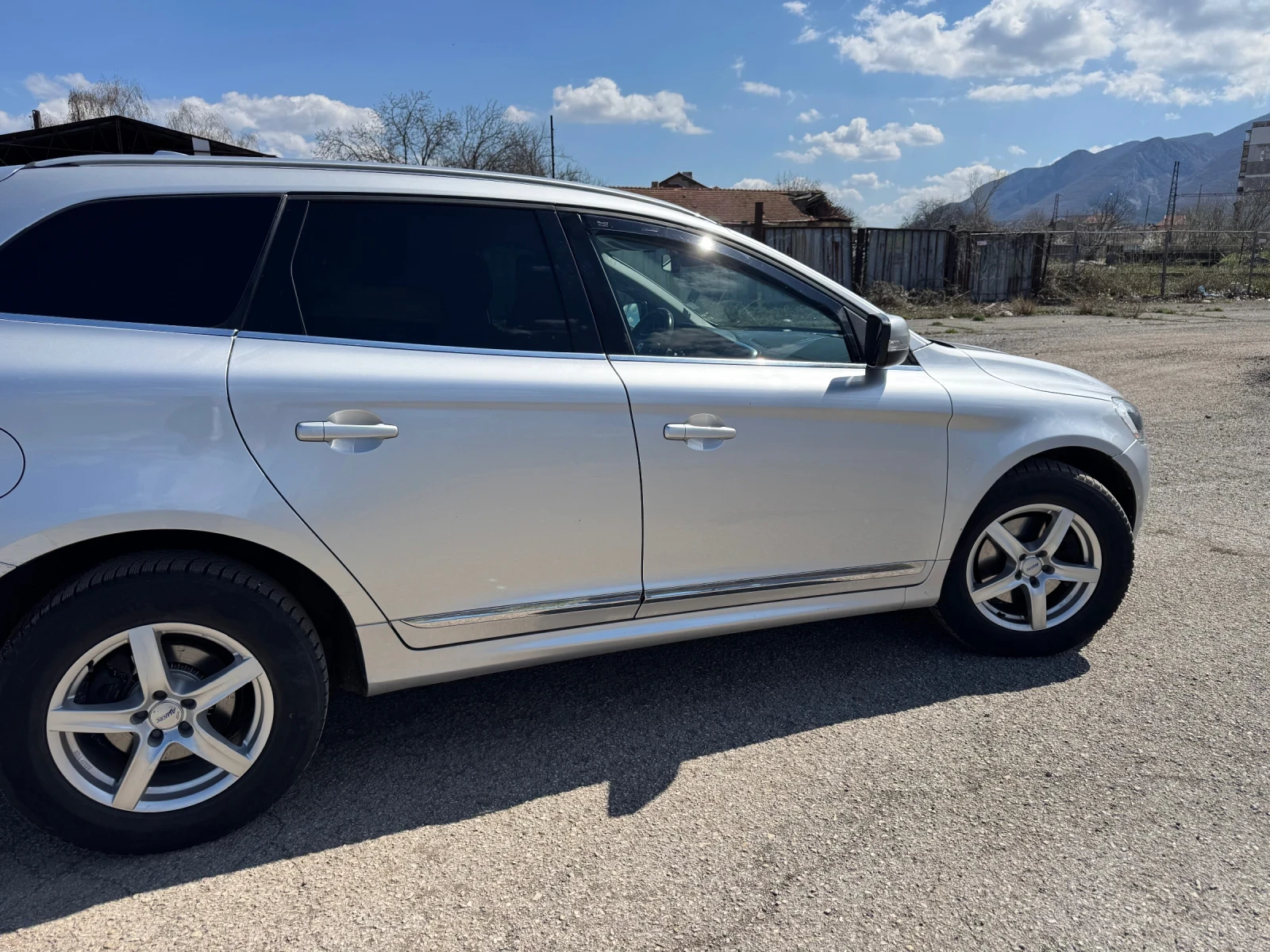 Volvo XC60 D5 , снимка 4 - Автомобили и джипове - 54370877
