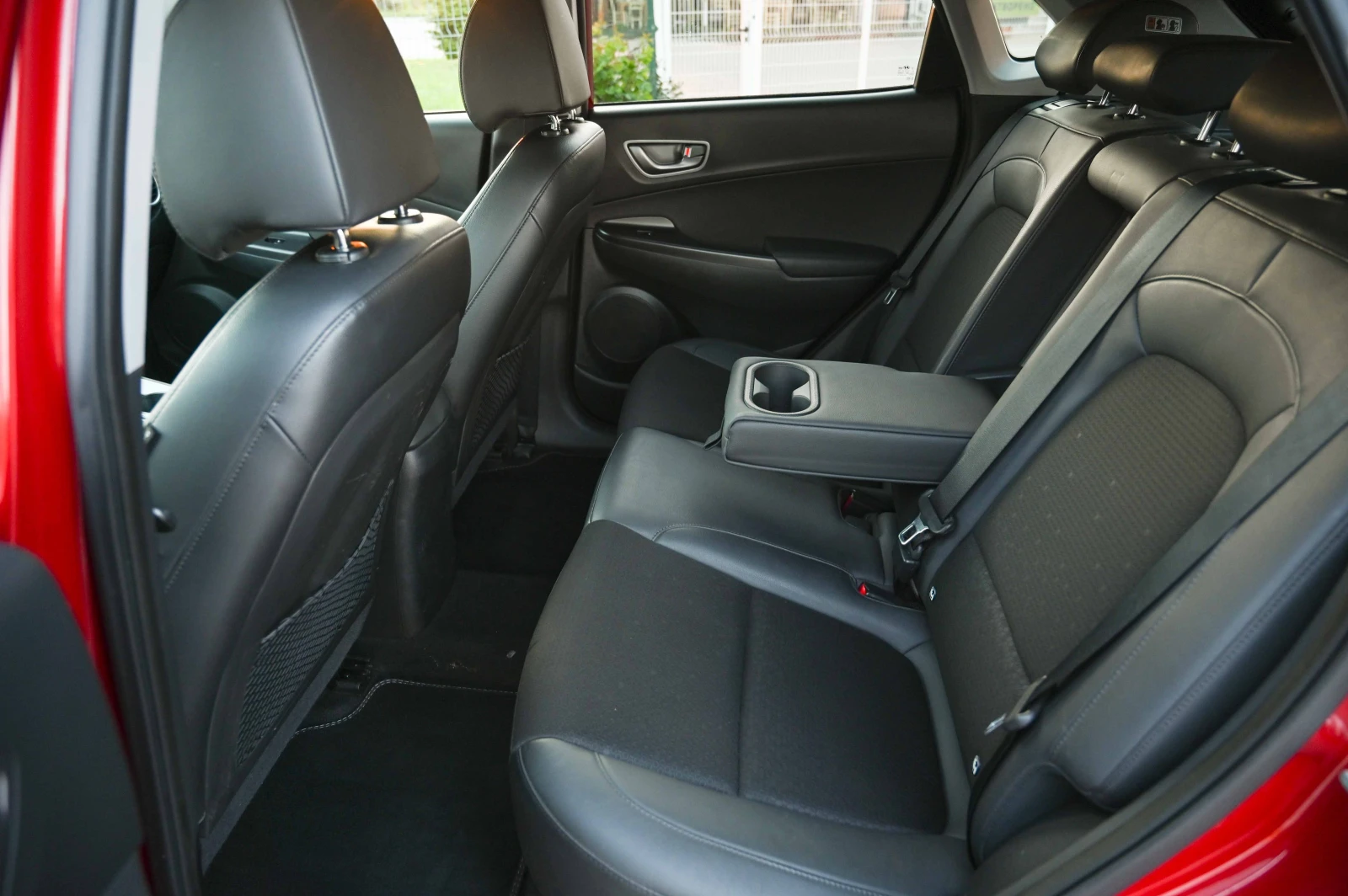 Hyundai Kona 64kw* Камера* 100%SOH* ТЕРМОПОМПА, снимка 13 - Автомобили и джипове - 54445720