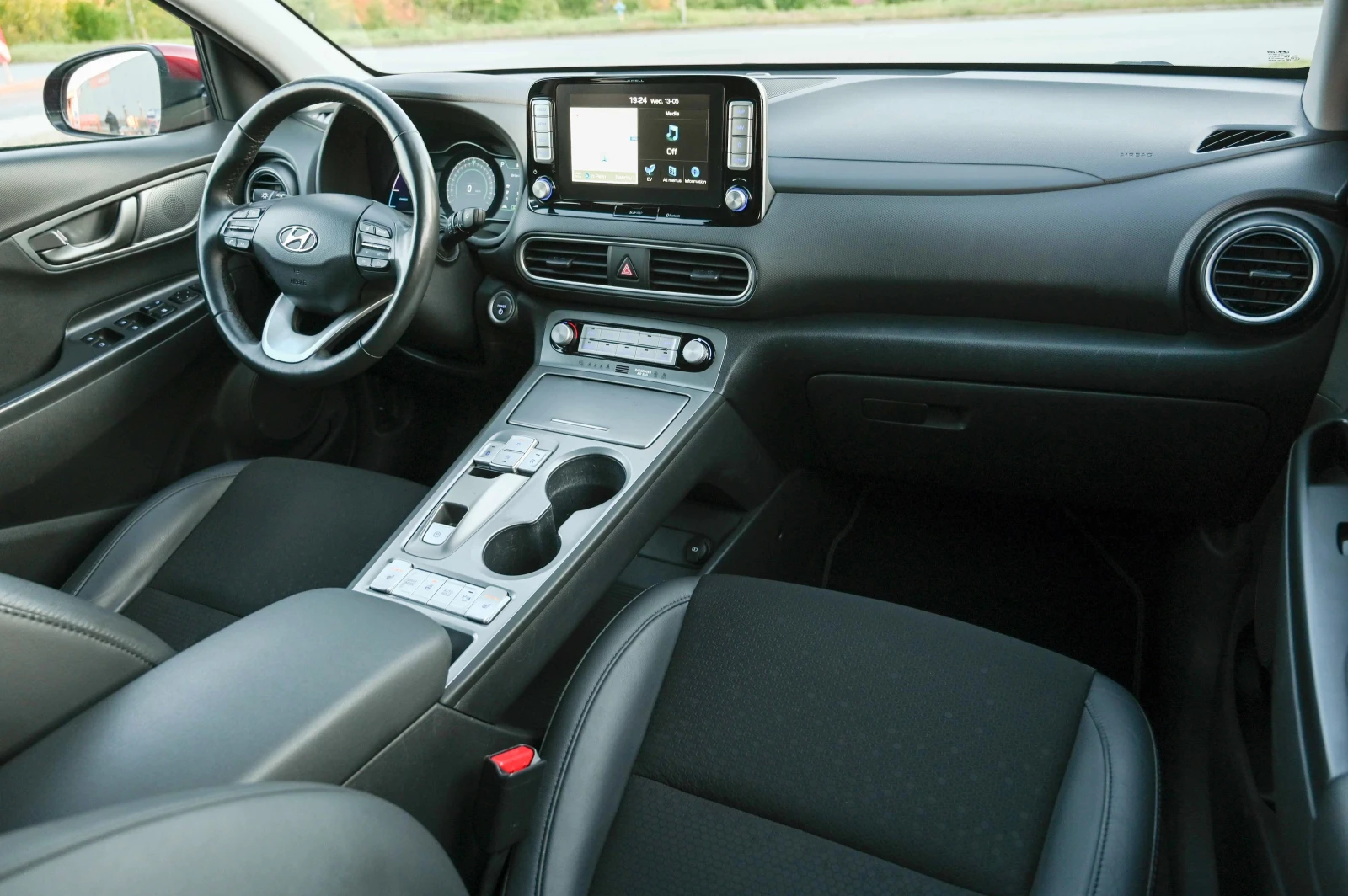 Hyundai Kona 64kw* Камера* 100%SOH* ТЕРМОПОМПА, снимка 8 - Автомобили и джипове - 54445720