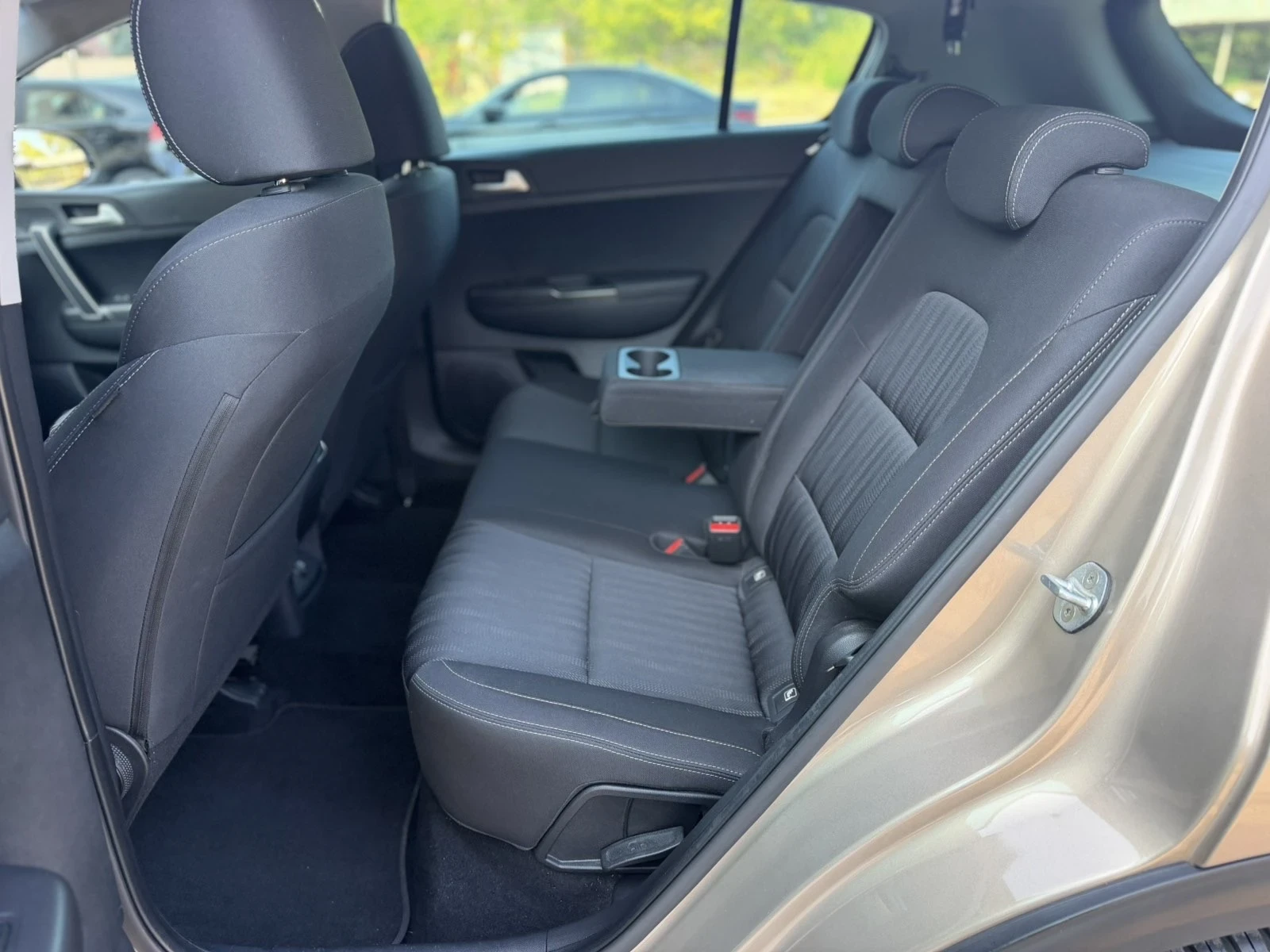 Kia Sportage 1.6 CRDI / MHEV / Лизинг, снимка 15 - Автомобили и джипове - 55617626