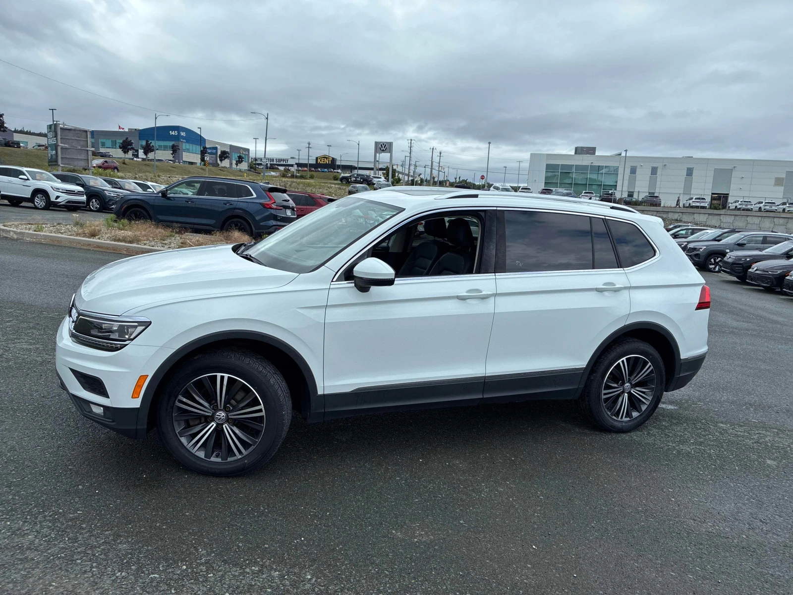 VW Tiguan * Highline * CARFAX * ОПЦИЯ ЗА ФИНАНСИРАНЕ * , снимка 2 - Автомобили и джипове - 55824123