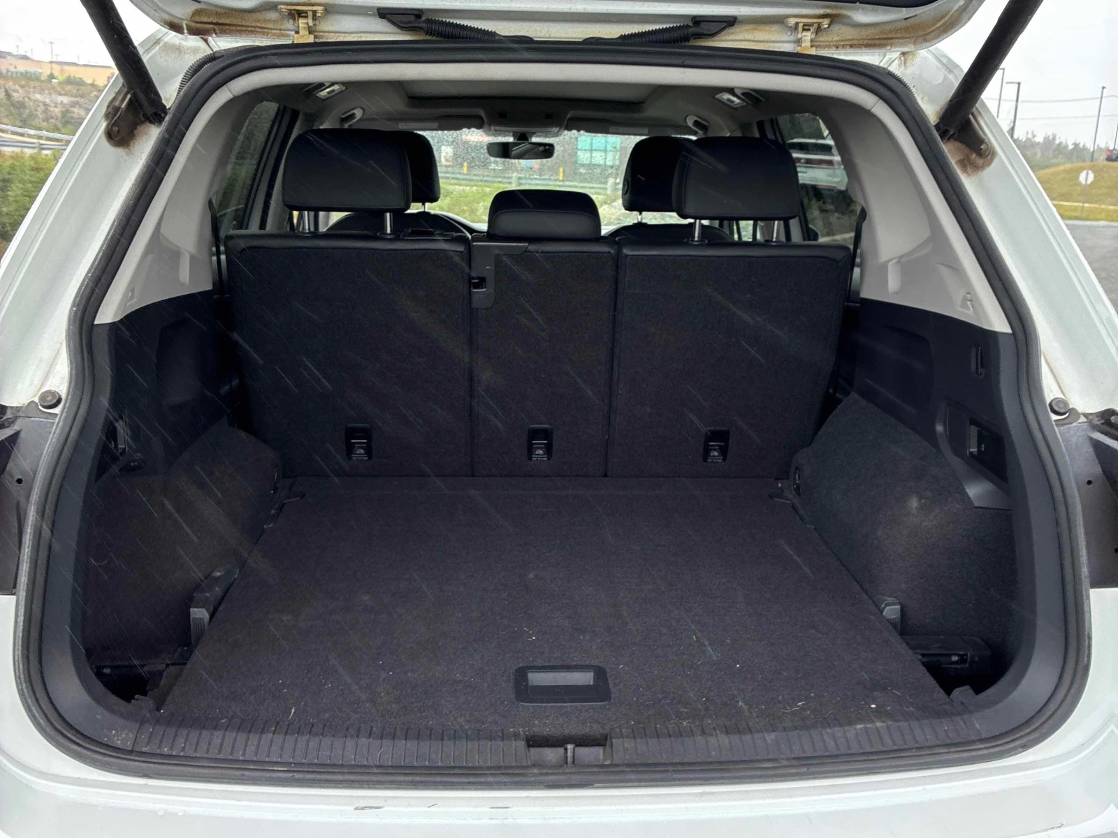 VW Tiguan * Highline * CARFAX * ОПЦИЯ ЗА ФИНАНСИРАНЕ * , снимка 10 - Автомобили и джипове - 55824123