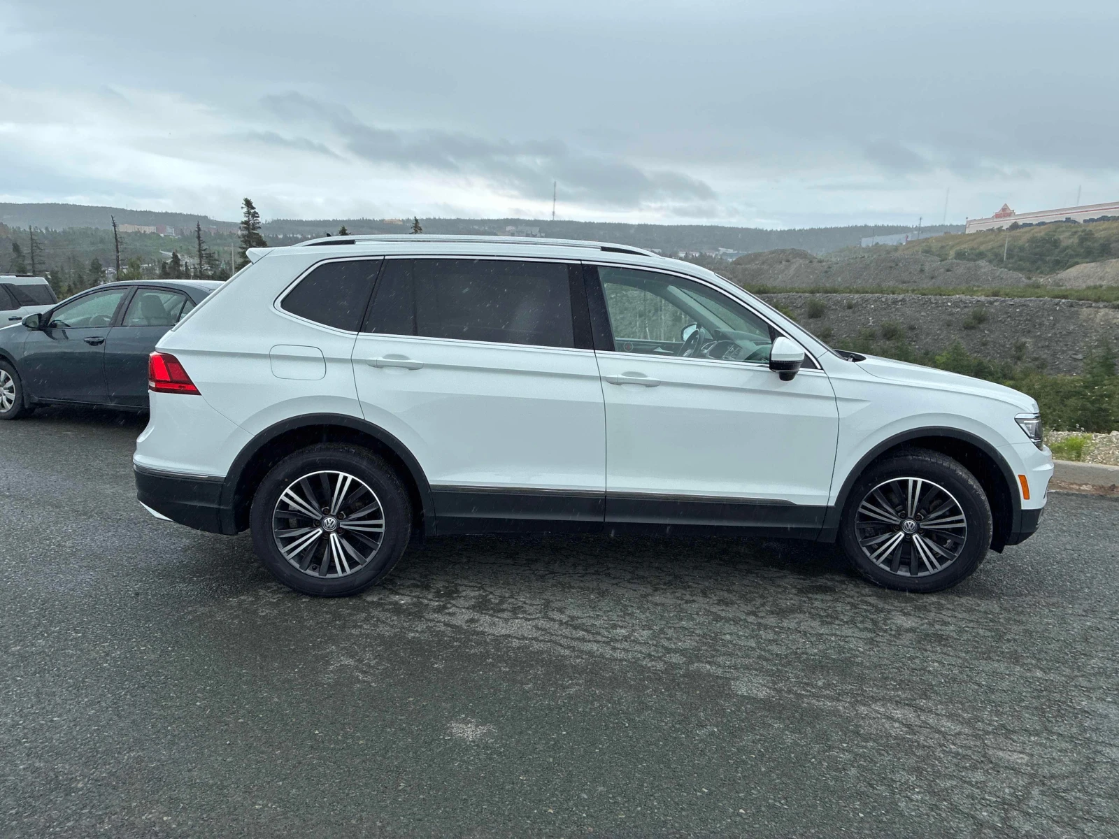 VW Tiguan * Highline * CARFAX * ОПЦИЯ ЗА ФИНАНСИРАНЕ * , снимка 3 - Автомобили и джипове - 55824123