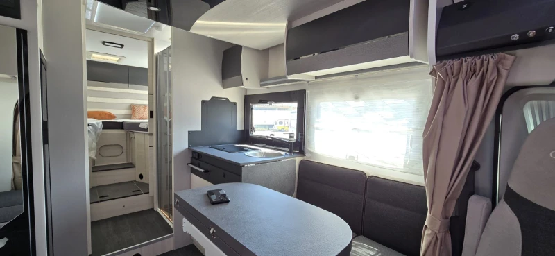 Кемпер Chausson 777 Automatic , снимка 16 - Каравани и кемпери - 51699816