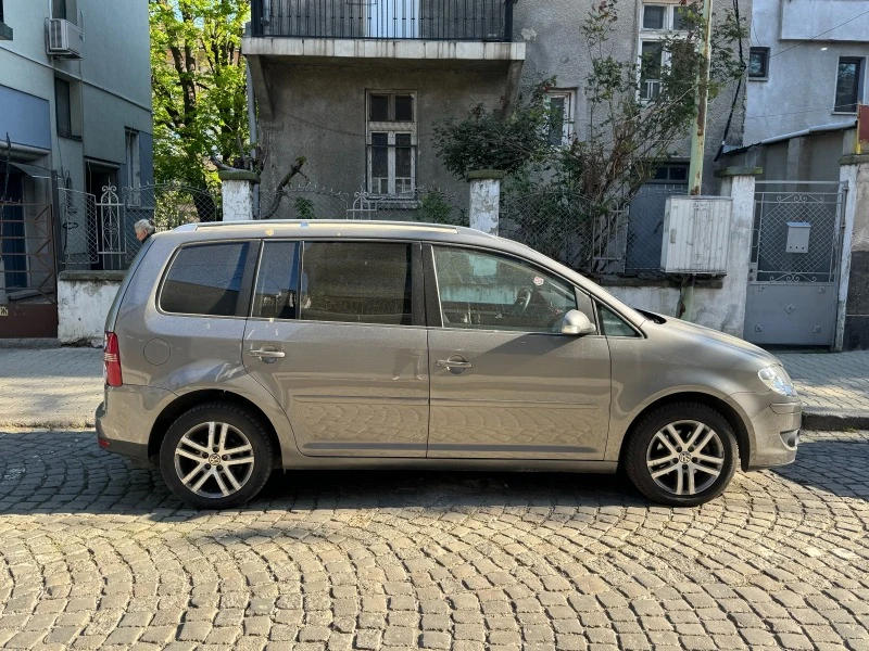 VW Touran 2.0, снимка 3 - Автомобили и джипове - 46986417